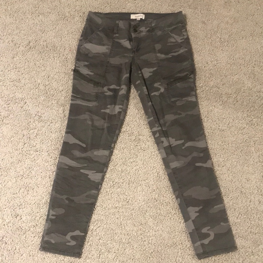 REWIND Camo Mid Rise Skinny Jeans - Size 9